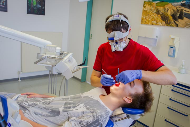 Akuter Zahnschmerz holen Sie sich Hilfe bei der Zahnarztpraxis Jendrek in Jena.